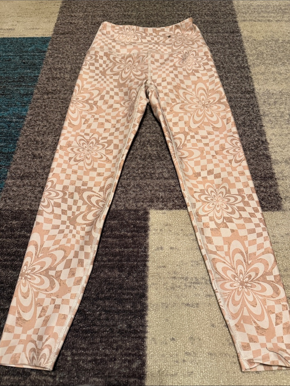 Beyond Yoga Women’s Small Tan and beige Floral Checked Leggings